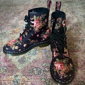 Dr. Martens 🌹💕